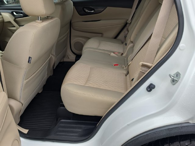 Used 2018 Nissan Rogue SV w/ Sun & Sound Touring Package FWD image 17