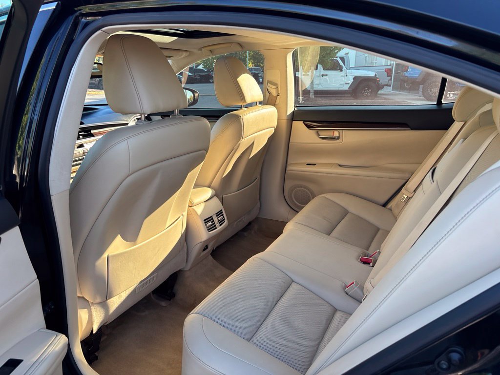 Used 2015 Lexus ES 350 w/ Premium Package FWD image 7