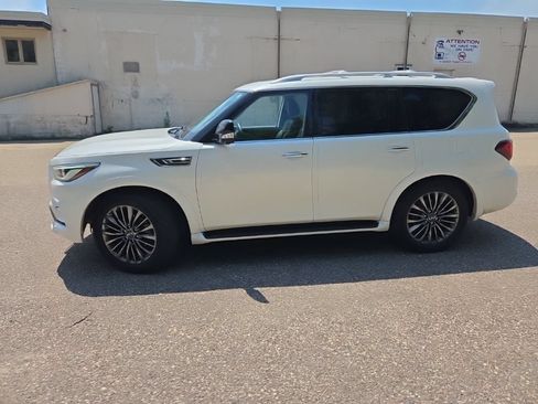 Used 2022 INFINITI QX80 Premium Select w/ All-Season Package AWD/4WD image 4
