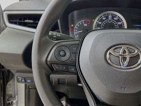 Used 2021 Toyota Corolla LE FWD image 19