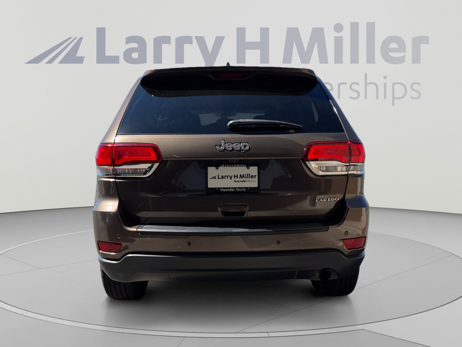 Used 2020 Jeep Grand Cherokee Laredo RWD image 4