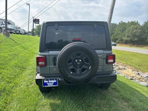 Used 2022 Jeep Wrangler Sport AWD/4WD image 5