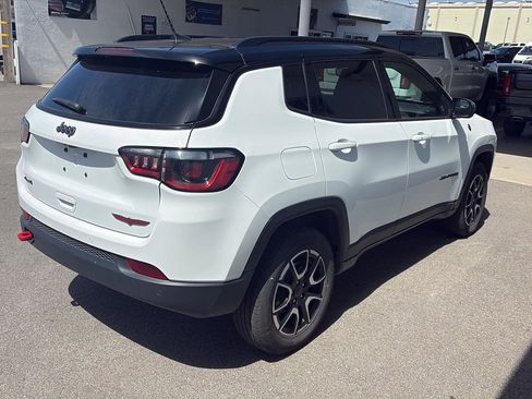 Used 2025 Jeep Compass Trailhawk AWD/4WD image 9