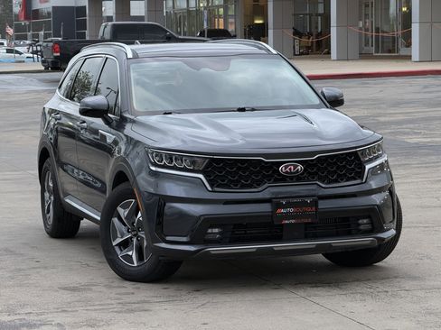 Used 2021 Kia Sorento EX image 3