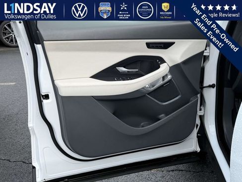 Used 2019 Jaguar E-PACE SE image 9