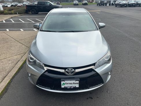 Used 2017 Toyota Camry SE image 5