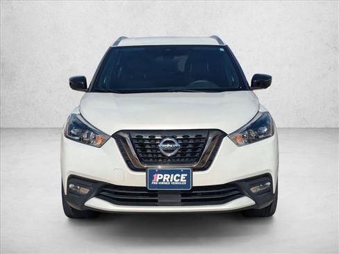 Used 2020 Nissan Kicks SR w/ SR Premium Package FWD image 2