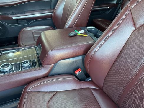 Used 2024 Ford Expedition Limited image 32