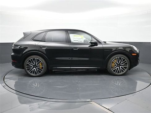 New 2026 Porsche Cayenne Turbo image 27