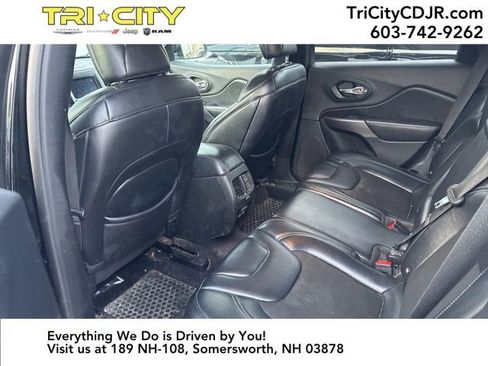 Used 2019 Jeep Cherokee Latitude Plus w/ Cold Weather Group image 7