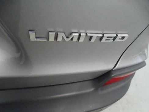 Used 2019 Jeep Cherokee Limited AWD/4WD image 27