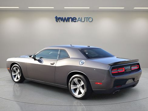 Used 2019 Dodge Challenger SXT RWD image 3
