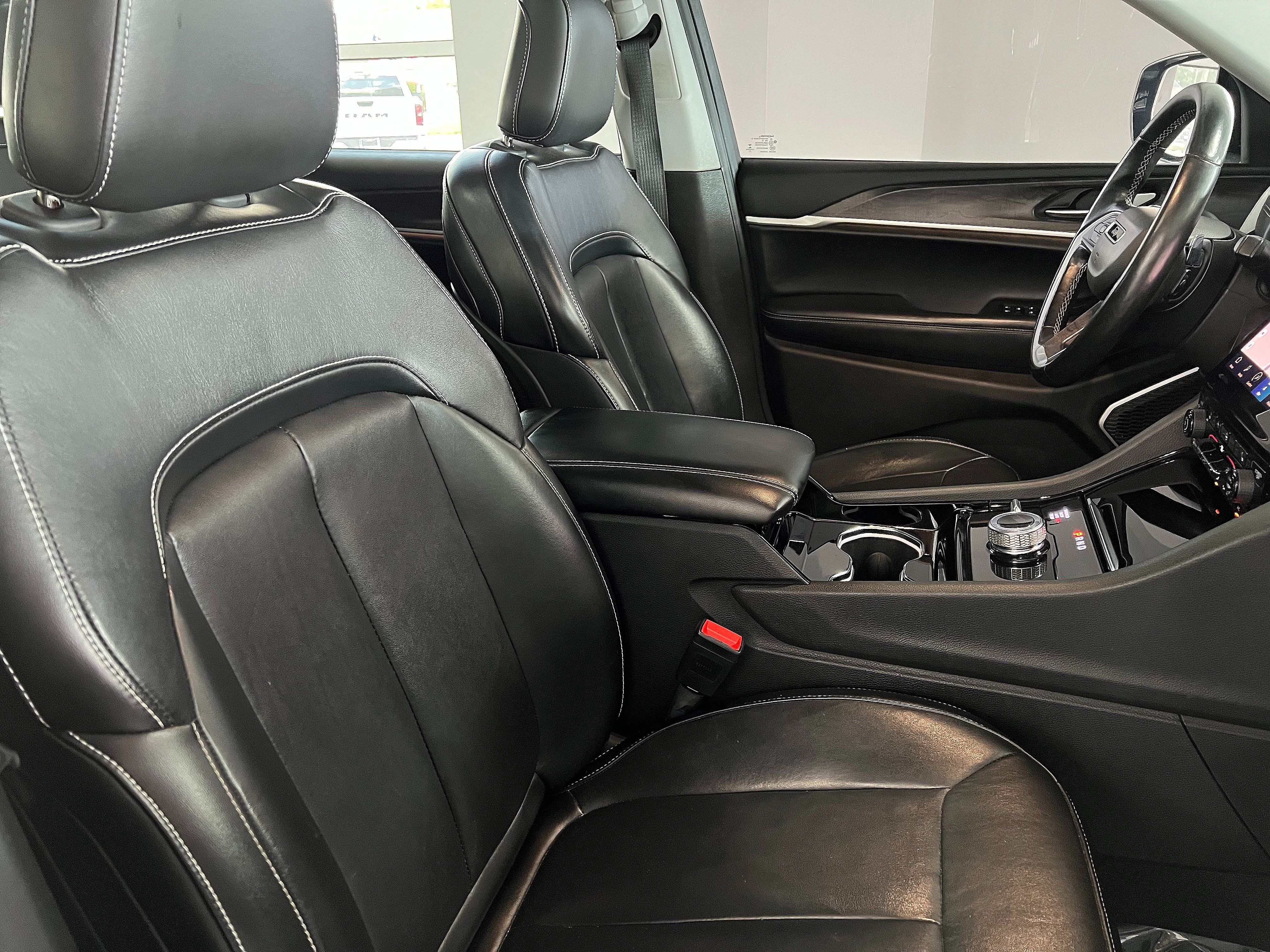 Used 2021 Jeep Grand Cherokee L Limited AWD/4WD image 28