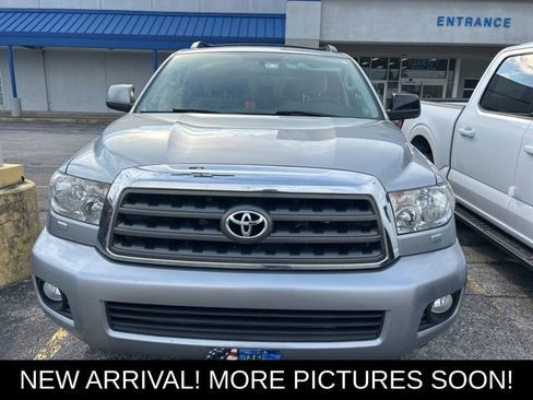 Used 2016 Toyota Sequoia SR5 image 1