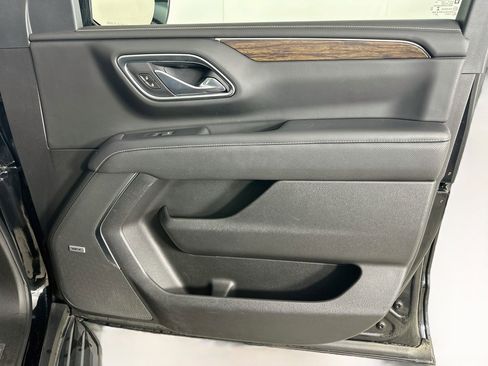 Used 2021 Chevrolet Tahoe Premier w/ Premium Package AWD/4WD image 35