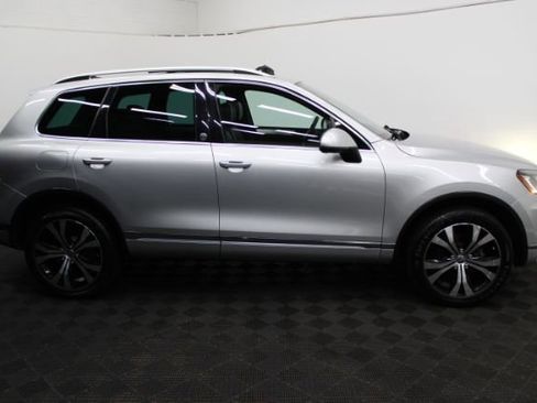 Used 2017 Volkswagen Touareg Wolfsburg Edition image 5