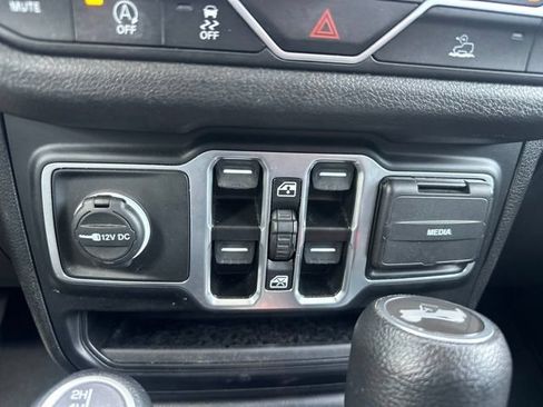 Used 2024 Jeep Wrangler Unlimited Sport AWD/4WD image 32