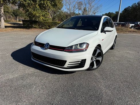 Used 2017 Volkswagen GTI SE image 29