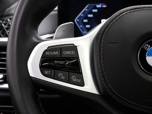 Used 2025 BMW X7 M60i image 41