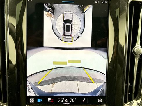 Used 2025 Volvo XC60 B5 Plus image 16