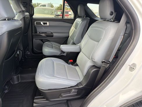 Used 2020 Ford Explorer XLT RWD image 9