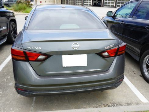 Used 2019 Nissan Altima 2.5 S FWD image 6