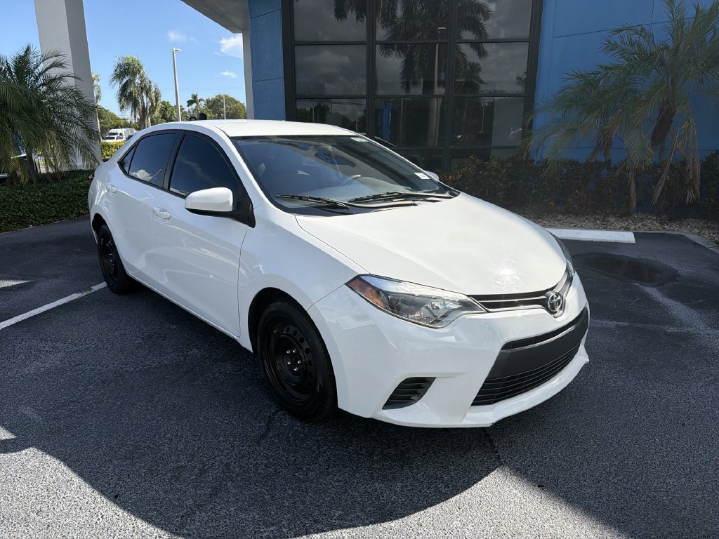 Used 2016 Toyota Corolla LE FWD image 2