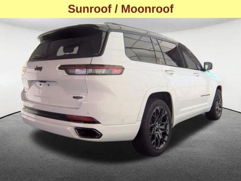 Used 2025 Jeep Grand Cherokee L Summit w/ Obsidian Package AWD/4WD image 5