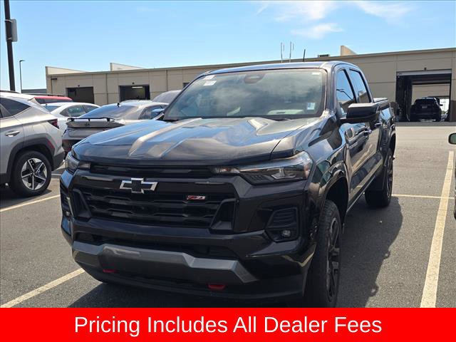 Used 2024 Chevrolet Colorado Z71 w/ Z71 Convenience Package 2 AWD/4WD image 3
