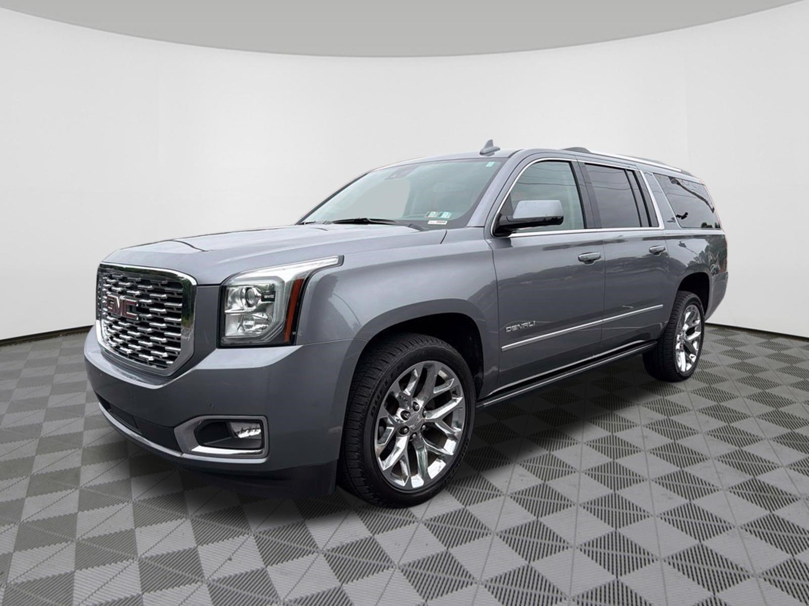Used 2020 GMC Yukon XL Denali w/ Denali Premium Package AWD/4WD image 3