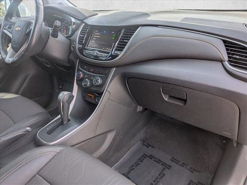 Used 2022 Chevrolet Trax LT w/ Sport Edition image 19
