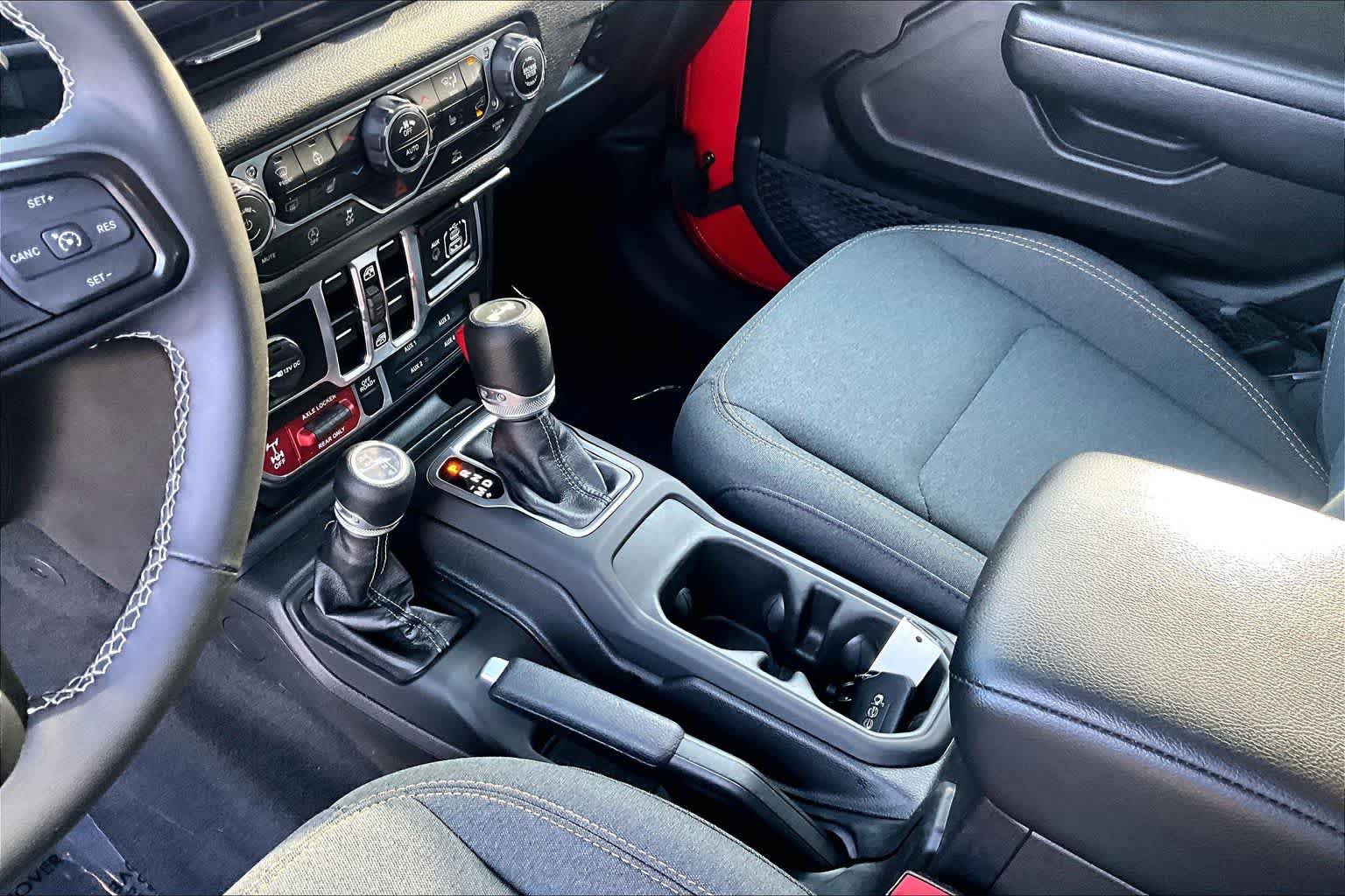 Used 2025 Jeep Wrangler Unlimited Sport AWD/4WD image 16