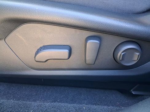 Used 2025 Subaru Crosstrek 2.0i Premium image 19