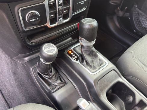 Used 2021 Jeep Gladiator Sport image 14