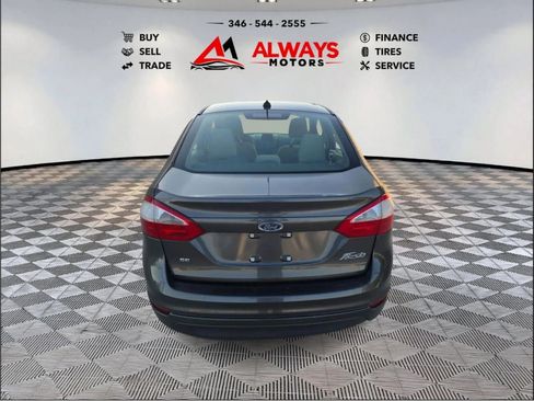 Used 2016 Ford Fiesta SE FWD image 4