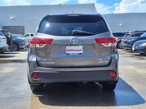 Used 2017 Toyota Highlander XLE AWD/4WD image 7