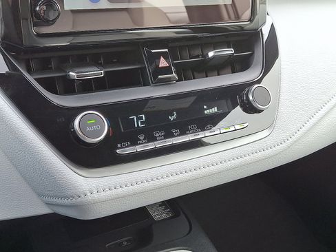 Certified 2024 Toyota Corolla SE w/ SE Package image 17