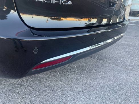 Used 2023 Chrysler Pacifica Touring-L image 38