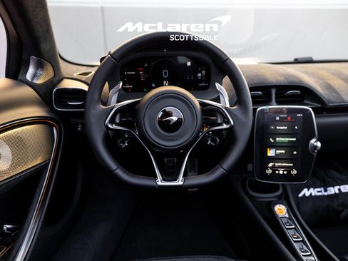 Used 2025 McLaren Artura Spider image 25