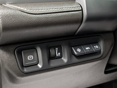 Certified 2023 GMC Acadia SLT w/ Technology Package AWD/4WD image 19