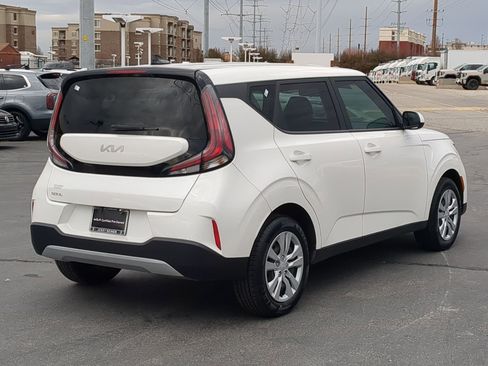 Certified 2023 Kia Soul LX image 5