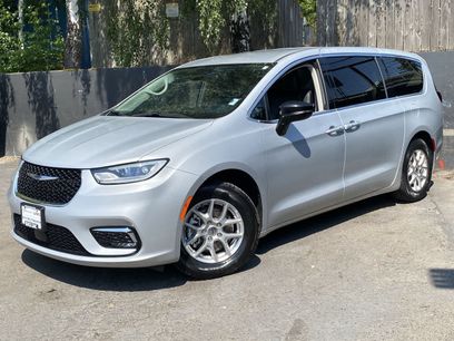 Used 2024 Chrysler Pacifica Touring-L