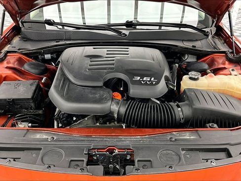 Used 2020 Chrysler 300 Touring L w/ 300 Premium Group RWD image 10