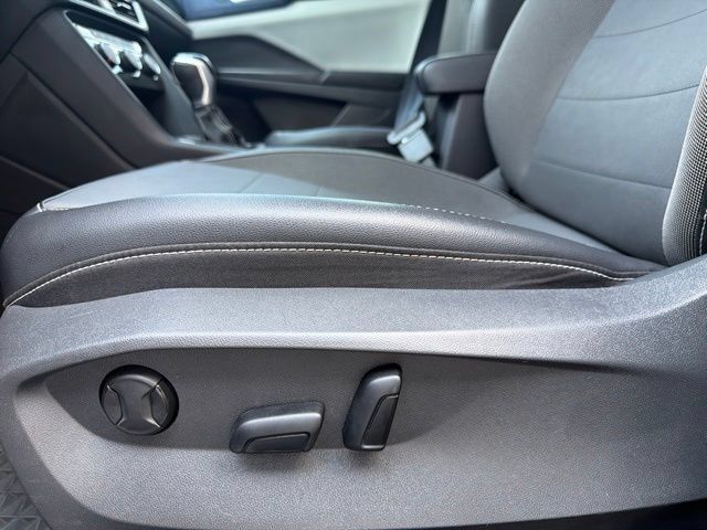 Used 2023 Volkswagen Taos SE w/ Panoramic Sunroof Package FWD image 16