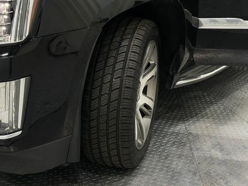 Used 2019 Cadillac Escalade Luxury image 40