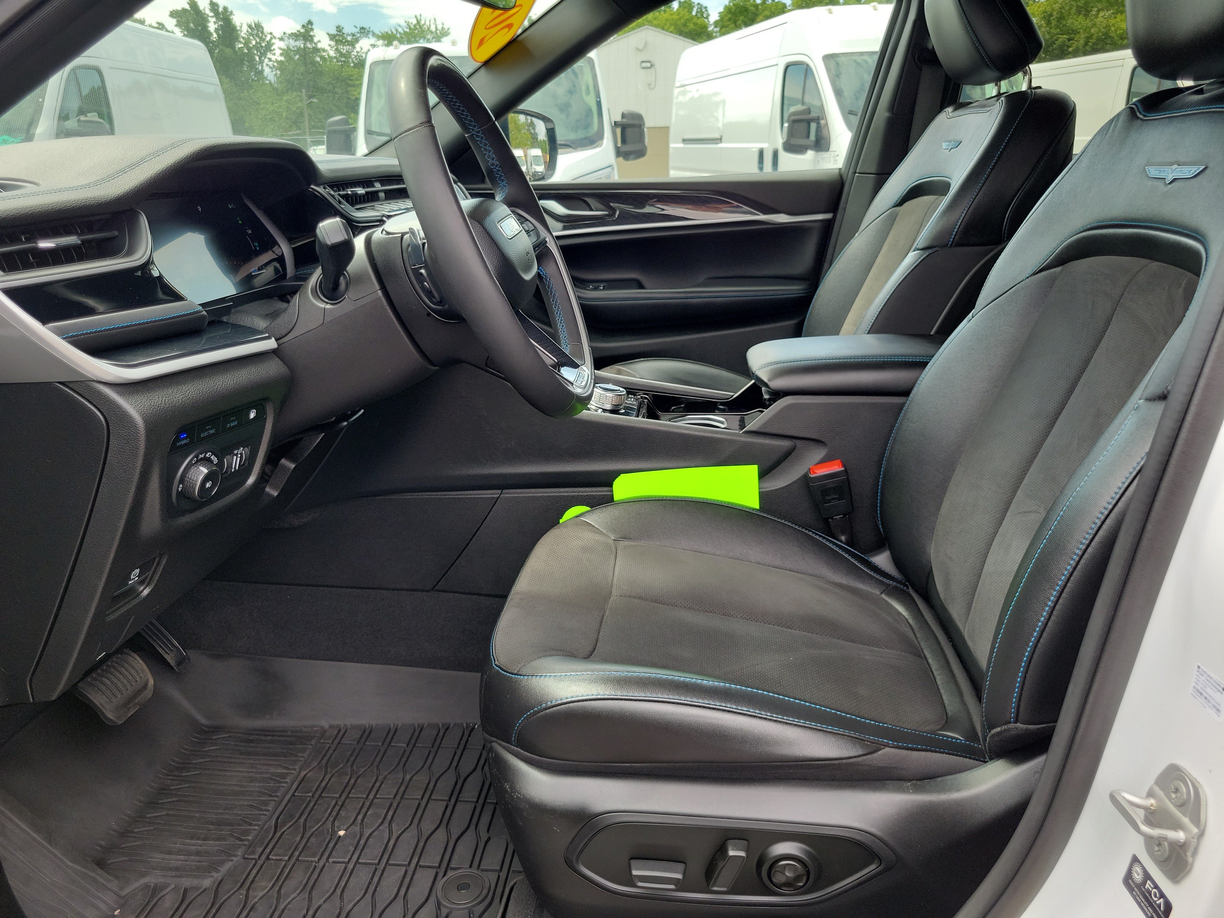 Used 2023 Jeep Grand Cherokee Trailhawk AWD/4WD image 7