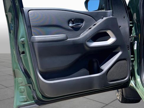 Used 2022 Nissan Frontier SV w/ Technology Package AWD/4WD image 21