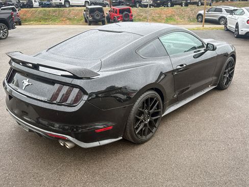 Used 2017 Ford Mustang Coupe image 9