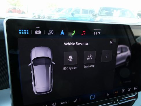 New 2025 Volkswagen Tiguan SE image 42