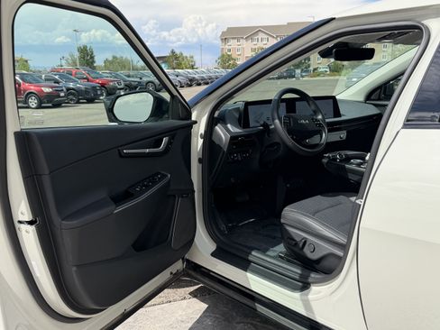 Used 2024 Kia EV6 Wind w/ Wind Technology Package AWD/4WD image 18